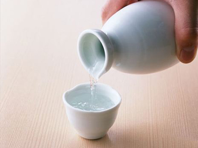 當(dāng)下白酒企業(yè)該何去何�?.jpg 當(dāng)下白酒企業(yè)該何去何�?.jpg